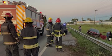 Arroyito: perdió el control, impactó contra un guardarraíl y salió ileso