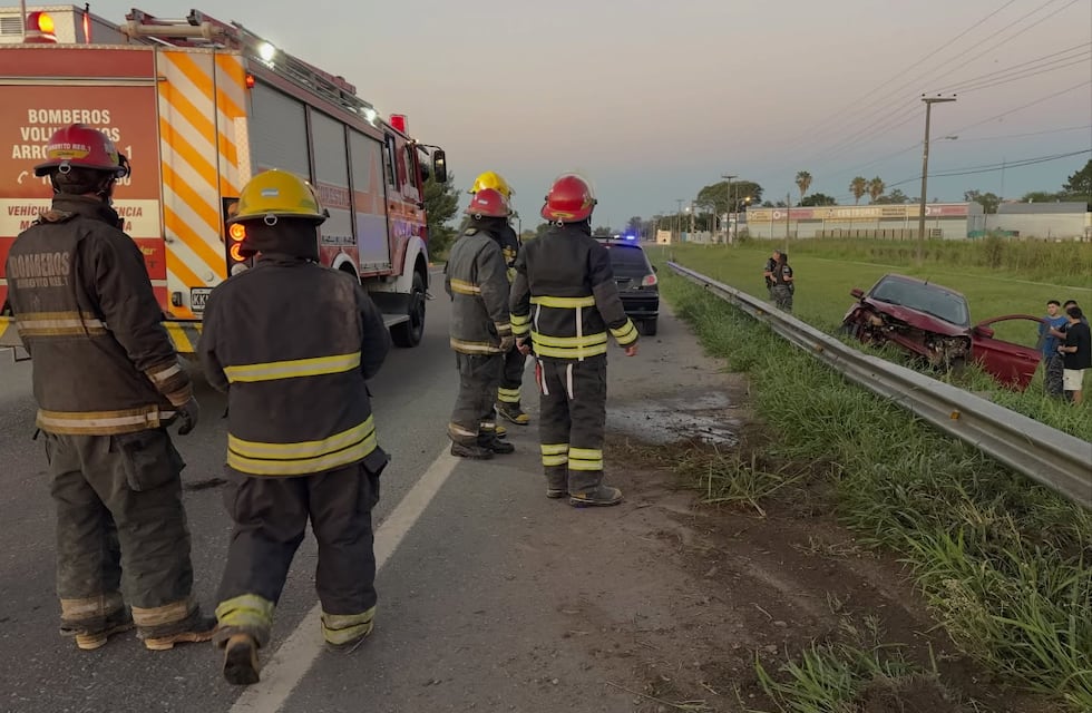 Arroyito: perdió el control, impactó contra un guardarrail y salió ileso