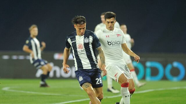 Pelota al pie y goles. Carlos Auzqui, una pieza clave en el Talleres puntero (Javier Ferreyra).