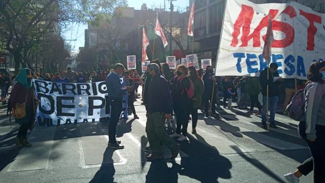 Barrios de Pie  y MST, en una nueva manifestación en Córdoba.