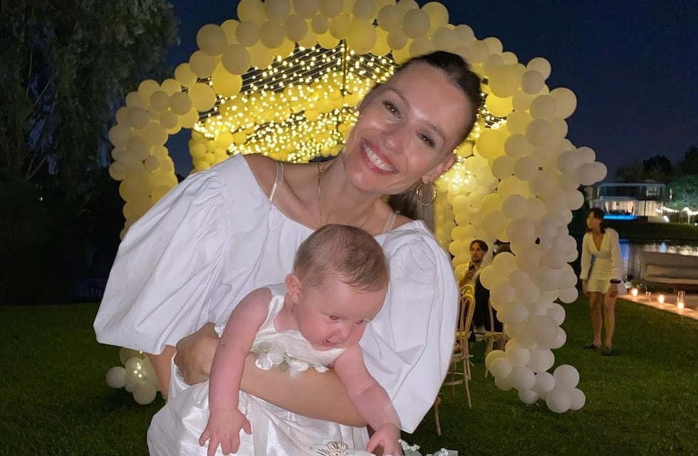 Pampita compartió una tierna foto y se comparó con su hija Ana