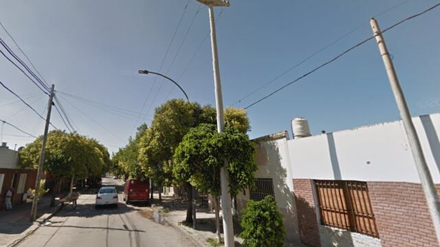 En barrio Talleres asaltaron a una familia a punta de pistola.