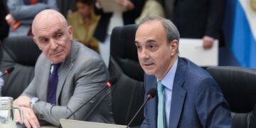 El Gobierno afirmó que para elevar el presupuesto universitario se deberán reasignar partidas “respetando el déficit cero”.