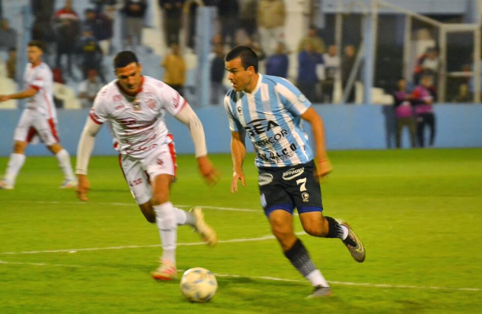 Racing perdía casi desde el vestuario con Talleres de Remedios de Escalada y lo empató