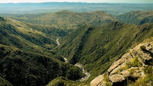 El allanamiento en las Sierras de Córdoba sorprendió a las autoridades, locales y turistas.