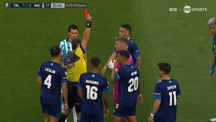 Captura de pantalla del momento en el que el árbitro Fernando Rapallini le muestra la tarjeta roja a Franco Moyano de Talleres ante Racing