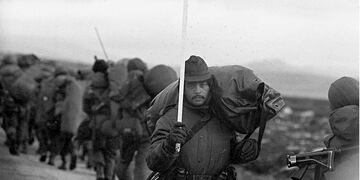 Malvinas 1982. Tropas argentinas en Puerto Argentino.