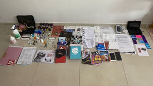 En el inmueble de la imputada incautaron fármacos para animales y documentación.