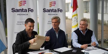 Apertura de sobres para ejecutar 8 grupos de obras de sellados de fisuras en pavimentos flexibles de rutas provinciales de los 19 departamentos.