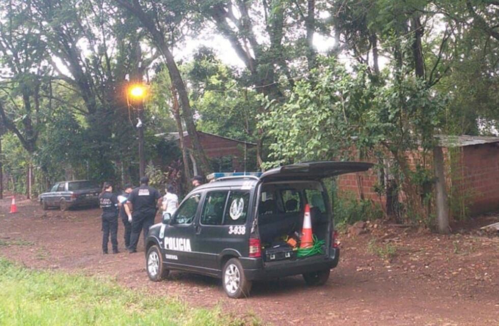 Posadas: hallan el cadáver de un hombre sobre un muro perimetral