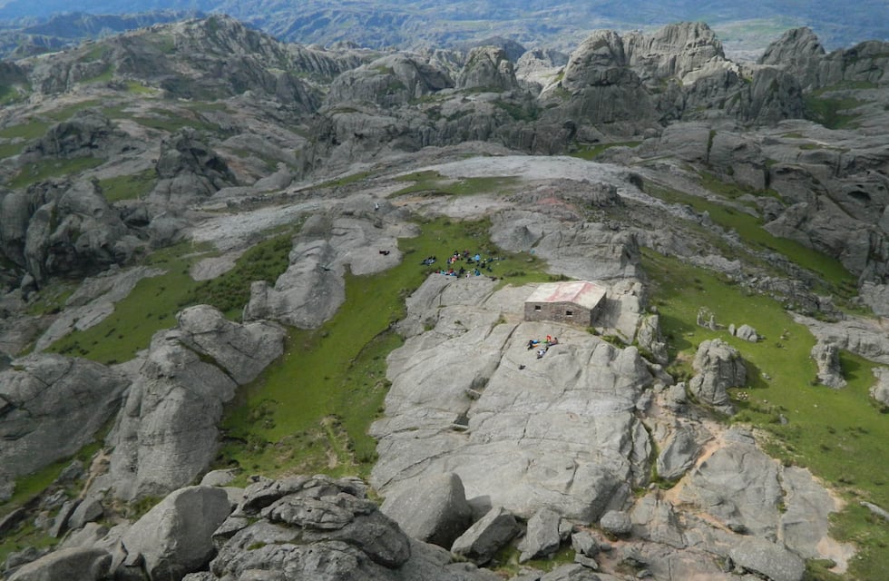 Los Gigantes: rescataron a una joven lesionada y a su guía en un importante operativo nocturno