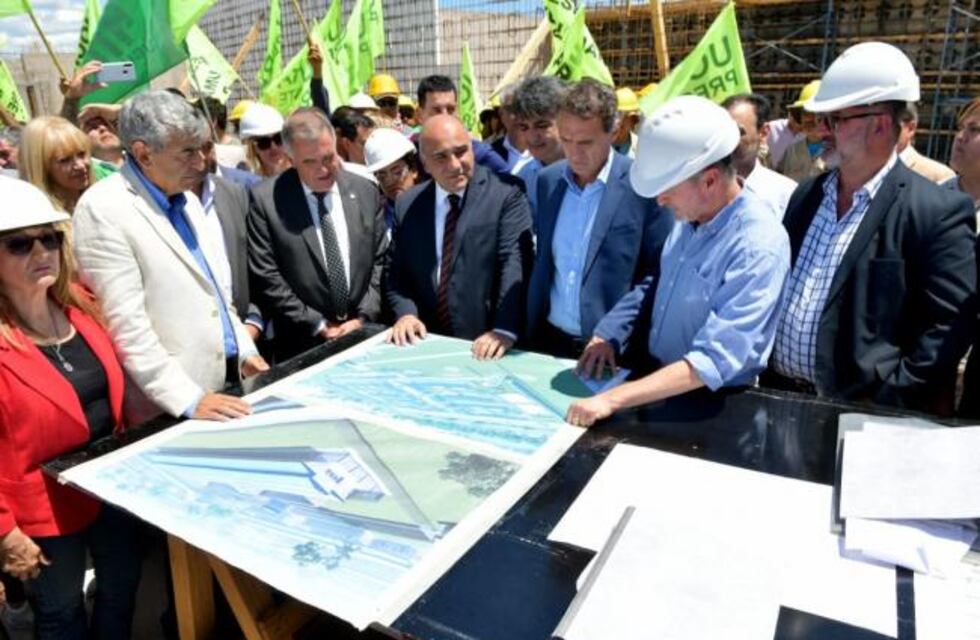 Jaldo, Manzur, Katopodis y Perczyk recorrieron las obras en la Escuela Secundaria y la cárcel de Benjamín Paz