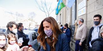 Tolosa Paz hizo campaña en Azul y Cacharí