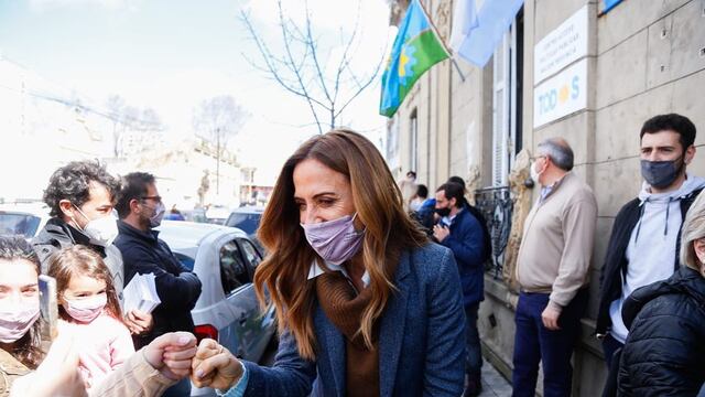 Tolosa Paz hizo campaña en Azul y Cacharí