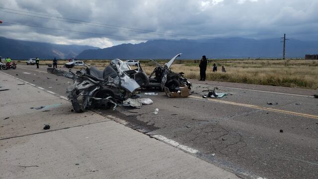 El impactante y trágico choque tuvo lugar este sábado al mediodía, cuando el auto que era conducido por un soldado impactó de frente contra una camioneta en la ruta 7, a la altura de la Destilería. Foto; Los Andes.