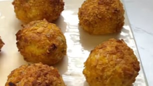 Cómo hacer bombas de papa en la freidora de aire: la receta más fácil con solo 7 ingredientes