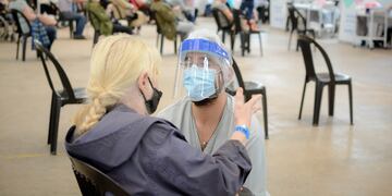 La provincia de Santa Fe registró este martes 2.381 casos de coronavirus y 78 muertes.