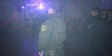 Desarticularon fiesta clandestina en un hotel de Puerto Iguazú.