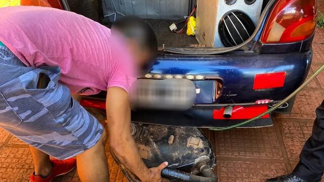 Contrabando de combustible en Puerto Rico: incautan un automóvil con un tanque extra.