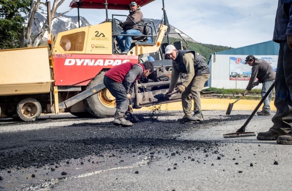 Repavimentan el puente sobre el río Pipo