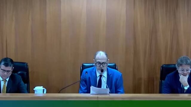 El juez Rodolfo Zvala leyó la sentencia del juicio por el homicidio del taxista Mario Esusy en Rosario.