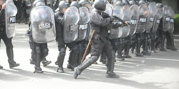La Policía de la Ciudad contra los manifestantes.