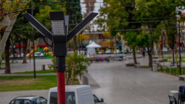 La comuna de Las Heras ya aplica una tarifa social en por el alumbrado público a quienes también tienen el consumo del servicio en su hogar subsidiado. Gentileza MLH
