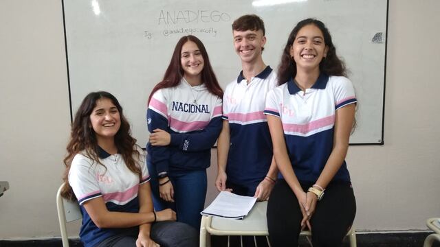Los chicos elegidos por la CONAE para hacer un satélite: Andrea Alderete (Técnica e investigadora), Agustina Quiroga (Diseño y comunicación), Alan Lajetzky (Técnico), Angelina Zanatta (Investigación y comunicación)