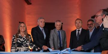 El corte de cintas inaugural encabezado por el gobernador Morales y el embajador Wang Wei.