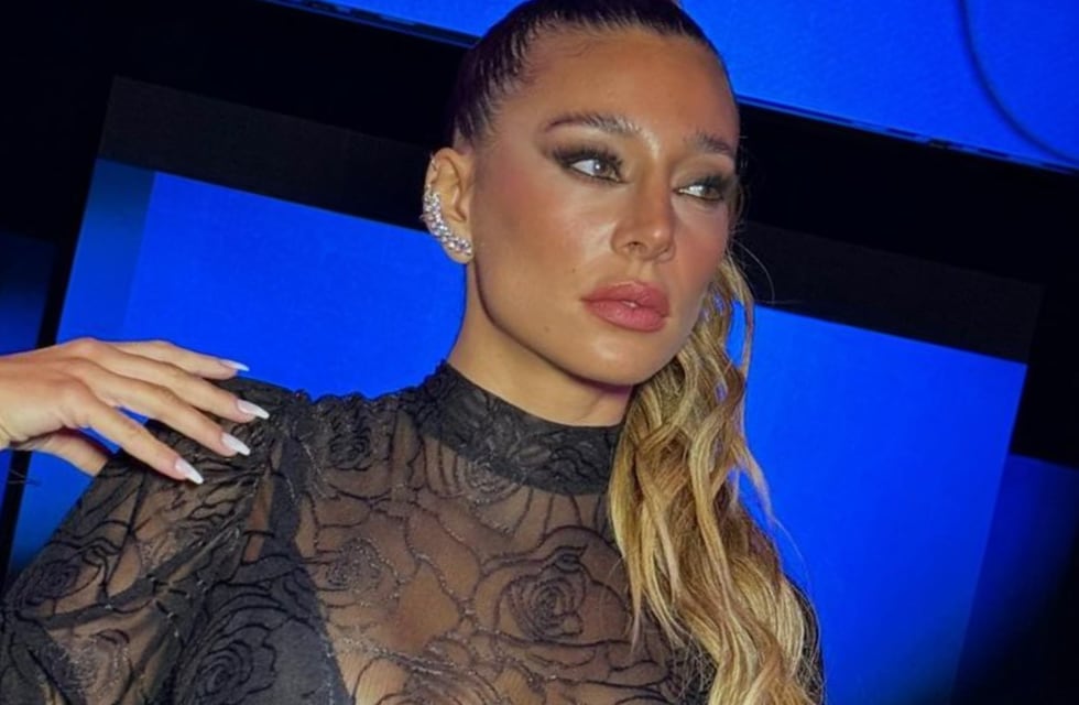 Sol Pérez dio cátedra de estilo con un look total black y arrasó con las botas tendencia de la temporada