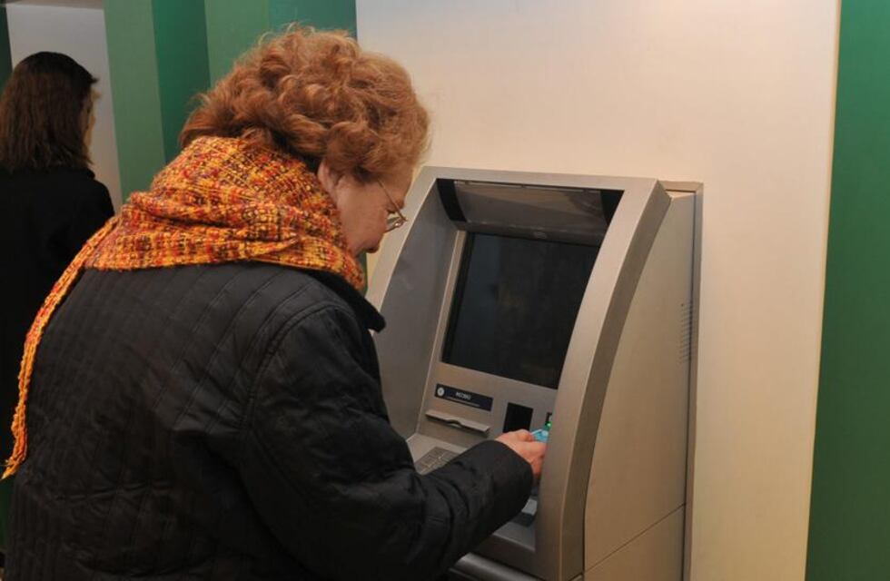 Guerra contra la inflación: jubilados cobrarán un 15% de aumento, pero no les alcanza para cubrir la canasta básica