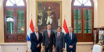 Alberto Bernis, Santiago Peña, Carlos Sadir y Fabián Tejerina, al culminar la reunión en Asunción.