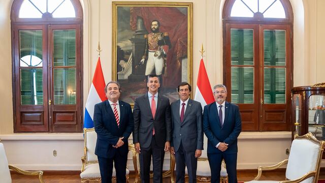 Alberto Bernis, Santiago Peña, Carlos Sadir y Fabián Tejerina, al culminar la reunión en Asunción.