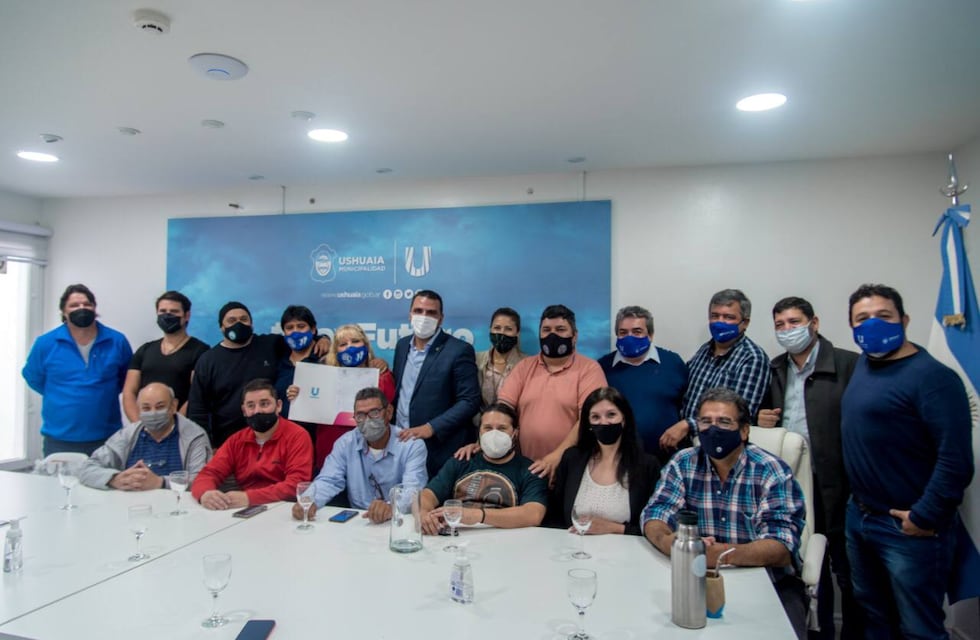 Ushuaia: El Intendente Vuoto firmó aumento  del 50 % para los trabajadores de la Municipalidad