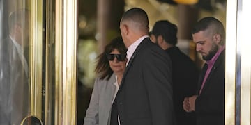 Patricia Bullrich, saliendo del hotel Libertador tras reunirse con Javier Milei (Foto: Clarín)