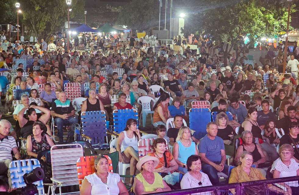 Tremendo show del Indio Lucio Rojas con una plaza colmada en Arroyito