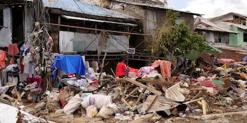 Los destrozos registrados por el paso del tifón Rai en las Filipinas. EFE/EPA/Angeli Cantillana.