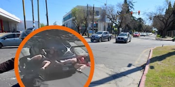 El video del terrible choque entre una moto y un auto que terminó con un joven internado en Córdoba.