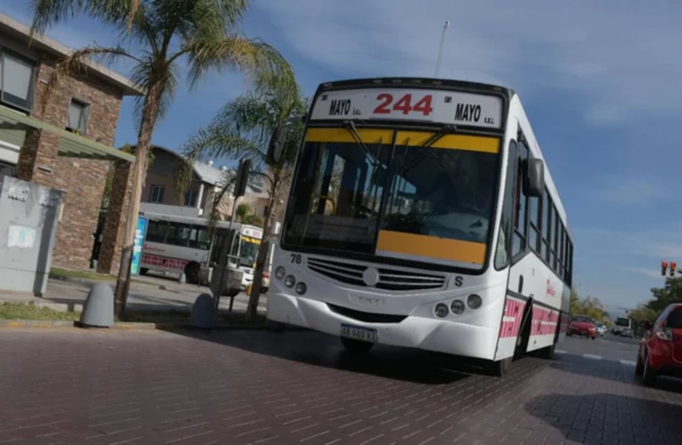 Empresarios de colectivos piden llevar el boleto a $60 en San Juan