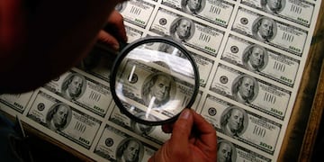Aquellos que hayan cobrado alguno de estos tres no podrán comprar dólar ahorro en 2021.