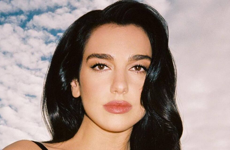 Dua Lipa y el poder del negro: el outfit ideal para derretir Instagram
