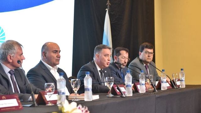 Manzur encabezó el lanzamiento del seminario Desafíos de la Seguridad en el Siglo XXI