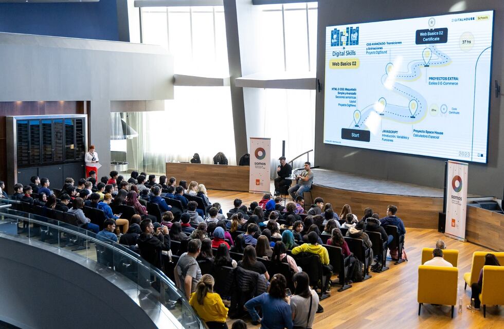 Dos mil estudiantes comenzaron los estudios de herramientas digitales y programación