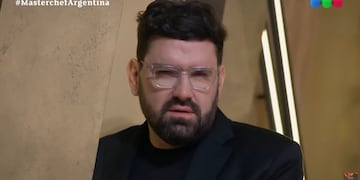 Mandaron al frente a Betular por una marca en el cuello y terminó rojo de vergüenza