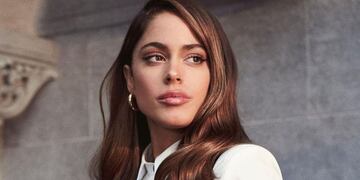 El look playero de Tini Stoessel: peinado trendy de esta temporada y una microbikini diferente.