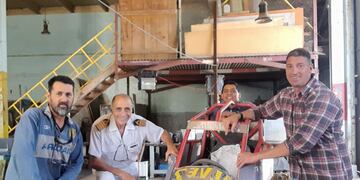 El Punta Alta Automóvil Club donó a través de Jorge Izarra, donó un midget a la Escuela de Aprendices de la Base Naval Puerto Belgrano.