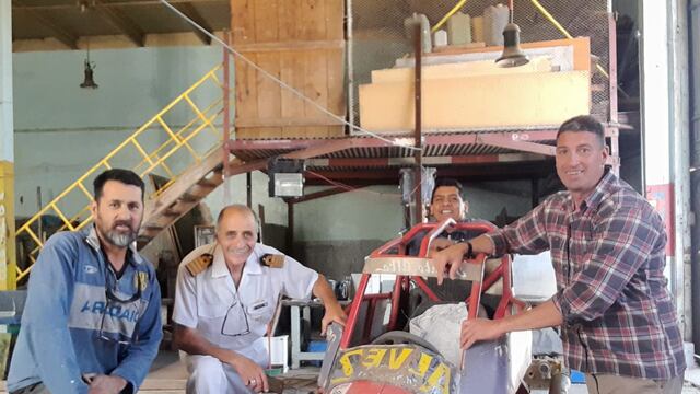 El Punta Alta Automóvil Club donó a través de Jorge Izarra, donó un midget a la Escuela de Aprendices de la Base Naval Puerto Belgrano.
