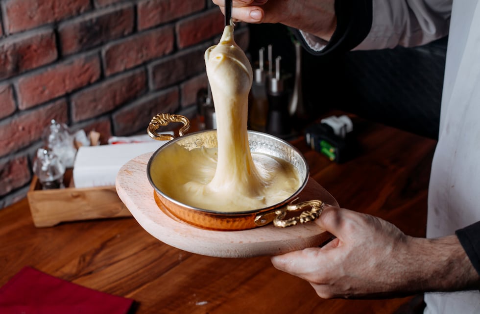 Qué es y cómo se hace el aligot: el delicioso puré de papas francés