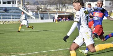 El equipo tandilense perdió como local ante Güemes de Santiago del Estero