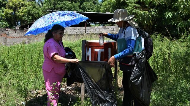 La eliminación y adecuada disposición de recipientes y objetos que puedan acumular agua a la intemperie, es vital en la lucha contra el dengue en Jujuy.